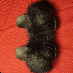 Faux fur slides